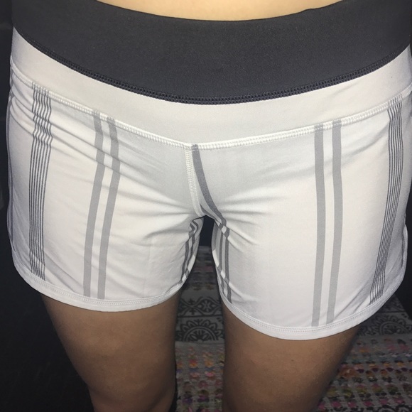 SOLD NWOT Lululemon Striped Shorts Size 2 - Picture 5 of 6